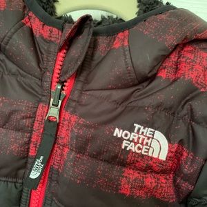 The North Face Boys 4T Reversible Puffer Jacket with Fleece Lining